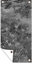Schuttingposter Grasveld met bloemen en vlinders - Vincent van Gogh - Zwart - Wit - 100x200 cm - Tuindoek