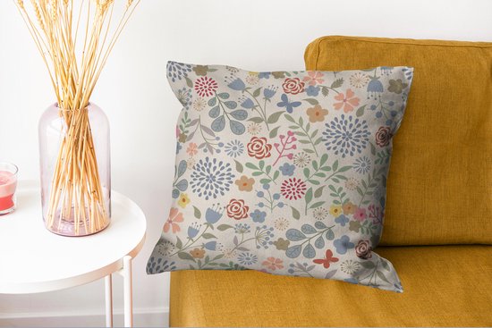 Sierkussen décoratif Illustration de conception de fleurs pour une utilisation en intérieur - Une illustration de conception florale avec de nombreuses fleurs - 45x45 cm - Coussin intérieur carré en coton