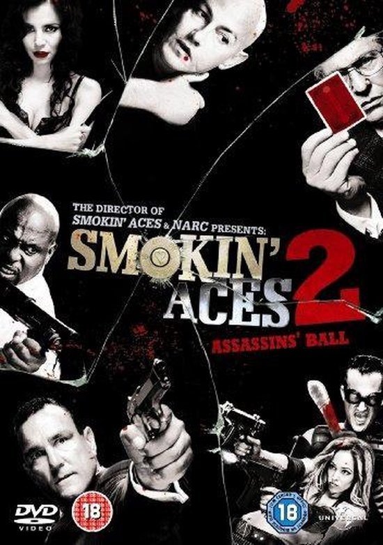 DVD-hoes met titel 'Smokin' Aces 2', samengesteld uit een collage van diverse personages, waaronder een vrouw met zwarte lingerie en mannen met wapens.