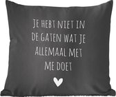 Sierkussens - Kussentjes Woonkamer - 50x50 cm - Spreuken - Wat je allemaal met me doet - Quotes