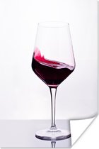 Poster Studio shot van een glas Rode wijn - 20x30 cm