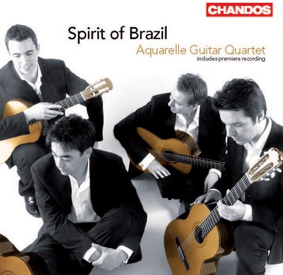 Vier mannen in pak spelen akoestische gitaren. Titel 'Spirit of Brazil' en 'Aquarelle Guitar Quartet'.