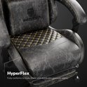 Grijze zitting van een gamestoel met ruitvormig stiksel en gele draad. Gemaakt van 'HyperFlex' materiaal.