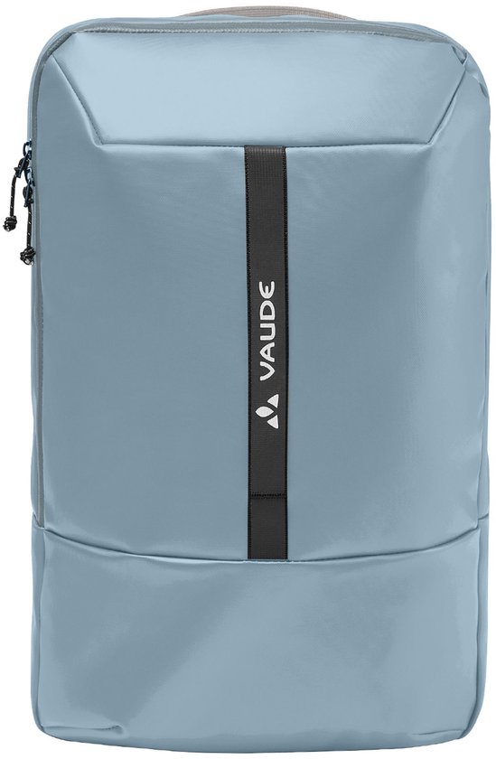 Lichtblauwe rugzak met een verticale zwarte band met het Vaude logo.