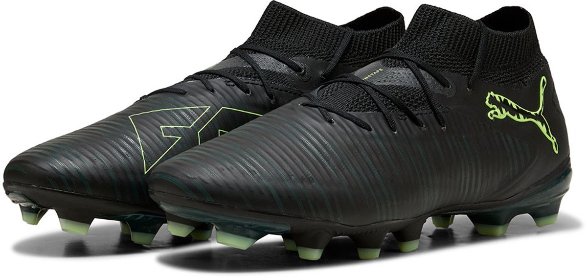 Zwarte Puma Future 8 Pro FG/AG voetbalschoenen in maat EU 39 met elastisch bovenwerk en groene logos.