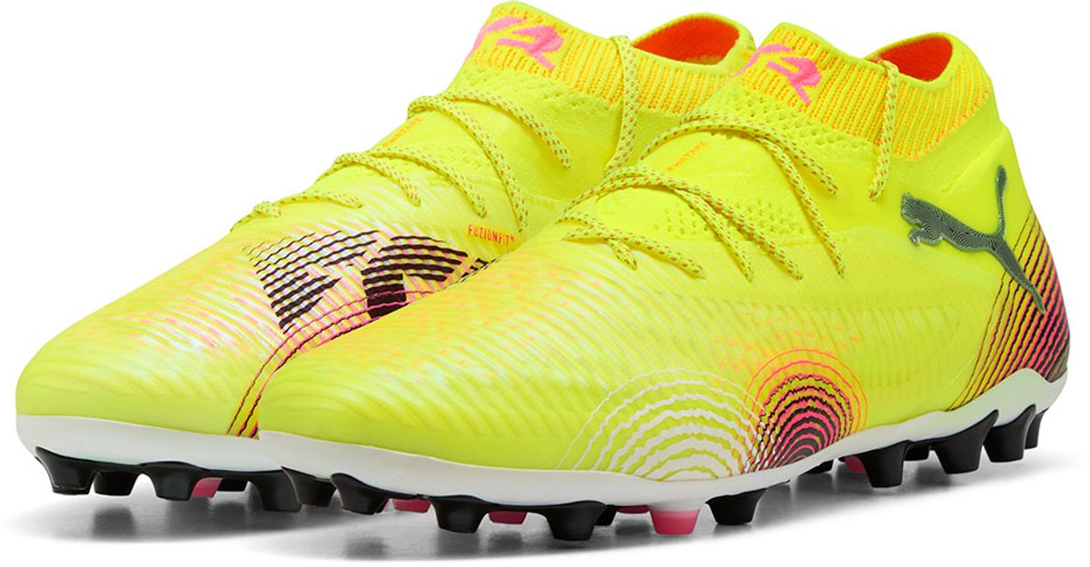 Puma FUTURE 8 Ultimate MG voetbalschoenen in felgeel, met FUZIONFIT en GripControl Pro voor optimale balcontrole.
