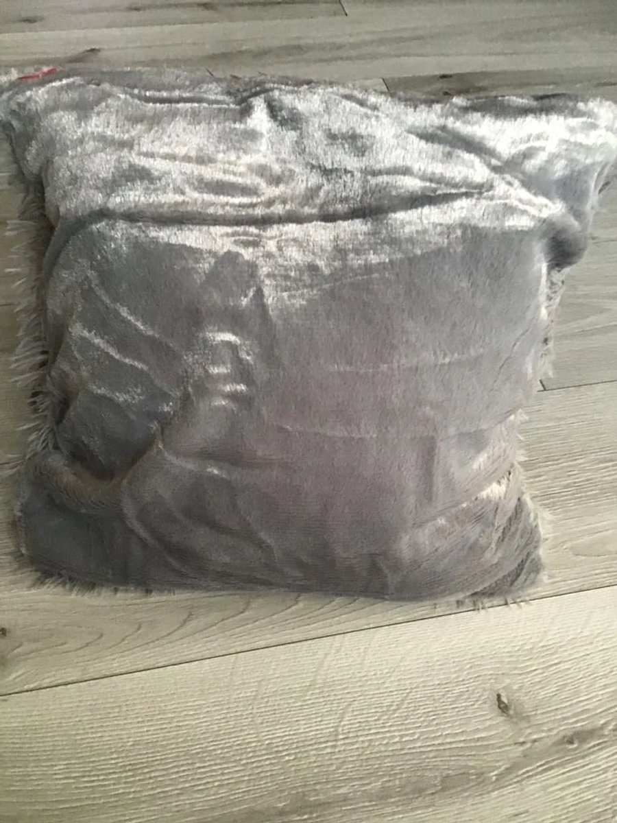 Decoratieve Kussenhoes 40x40cm - Zacht Grijs met Lange Pluche