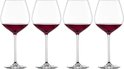 Quatre verres à vin Schott Zwiesel Fortissimo, remplis de vin rouge.
