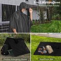 Zwarte regenponcho, ook te gebruiken als noodonderdak of picknickmat.