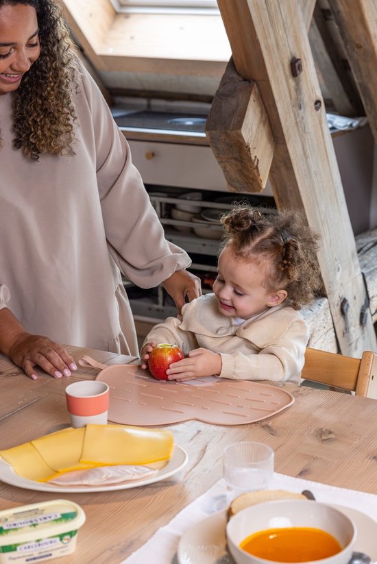 Bébé on the Move - Yummy Mat - Set de table et tapis anti-goutte 2 en 1 - Enroulable et portable - Compatible lave-vaisselle - Anti-poussière - Blush