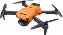 Oranje en zwarte drone met HD camera, vliegend met propellers aan. Op de zijkant staat PB.Drone.