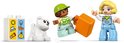 Figurines LEGO Duplo d'un chien blanc, deux enfants et une valise orange.
