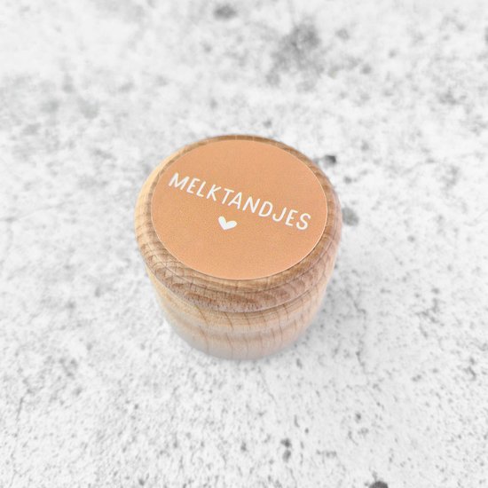 Houten bewaarbusje met peachkleurige deksel met 'Melktandjes' en een hartje.