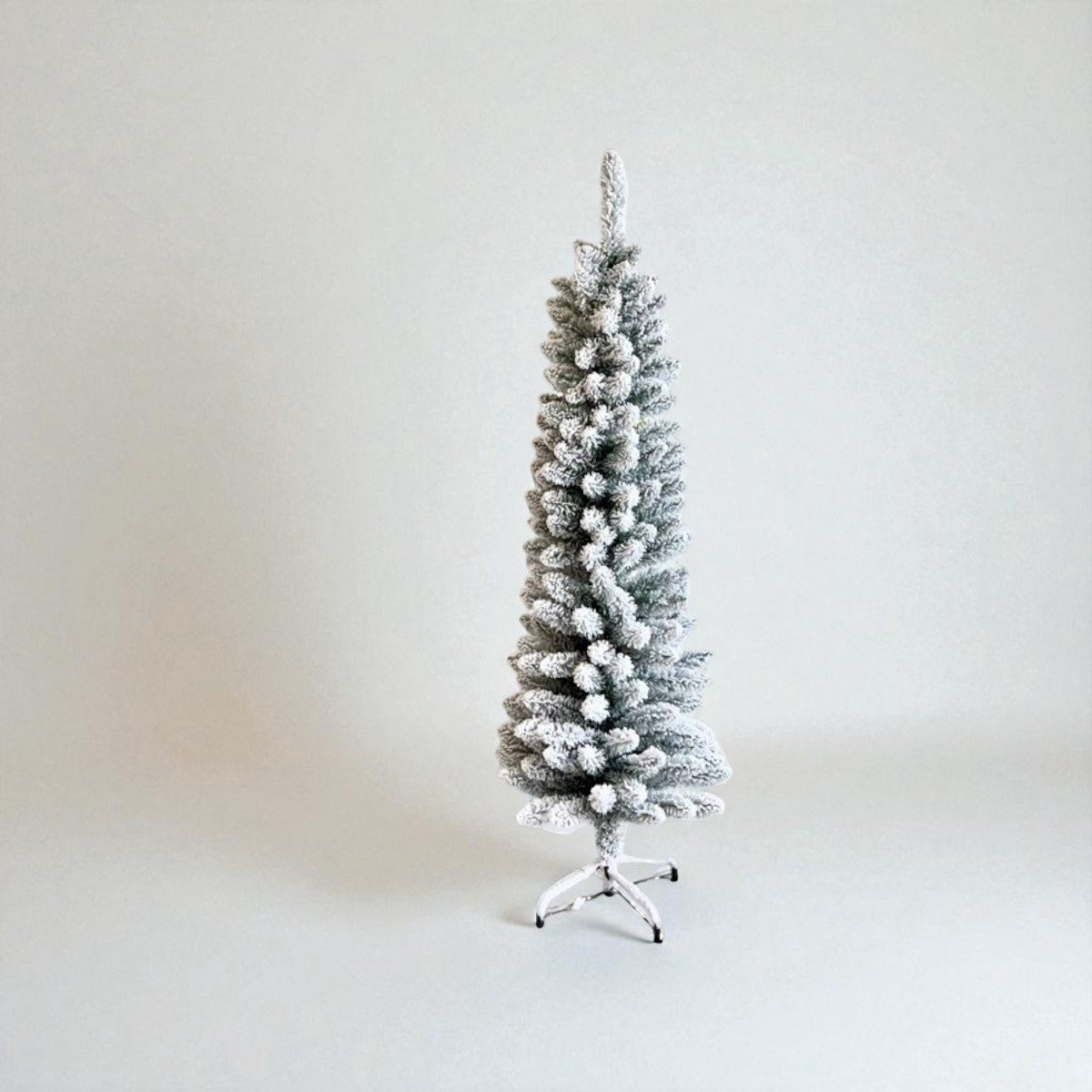 Besneeuwde pencil kerstboom Arbol – 150 cm, slank model voor winterse sfeer