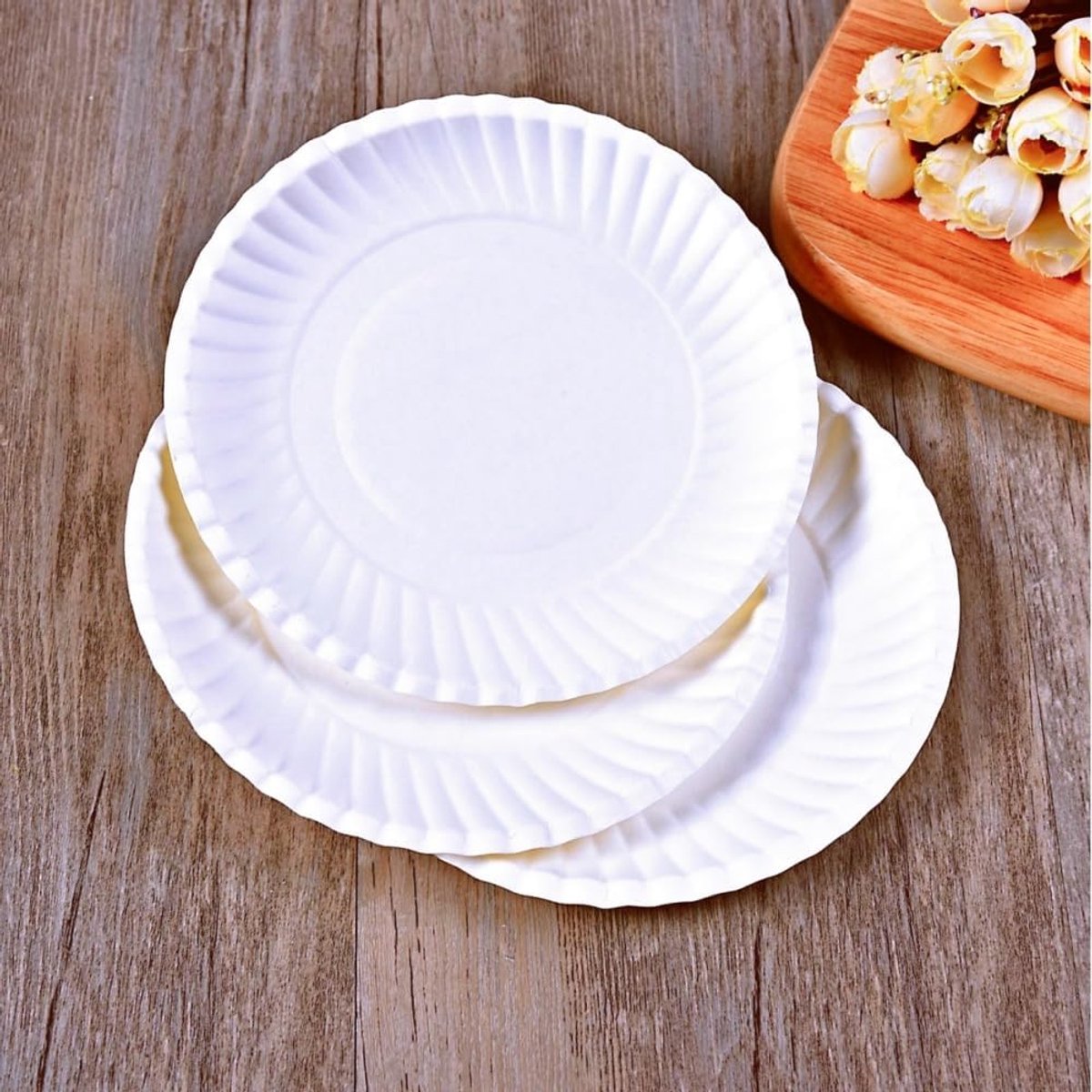 Image of 100 stuks wegwerpbare papieren borden- papieren borden van voedingskwaliteit voor taart en barbecue- borden om te beschilderen voor verjaardagen- picknicks en buiten- gemaakt van suikerrietpulp- veilig en 14.3 cm