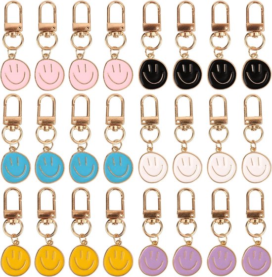 Een raster met 24 smiley sleutelhangers in verschillende kleuren: roze, zwart, geel, paars, blauw en wit.