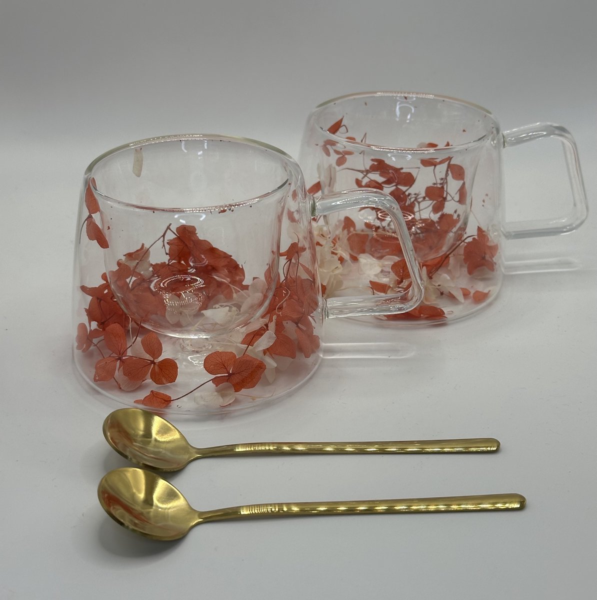 2 Unieke handgemaakte dubbelwand Koffie en Theeglazen met gedroogde bloemen - Inclusief 2 x Lepels - 160ml - Latte Macchiato Glazen - Cappuccino Glazen - Koffieglazen