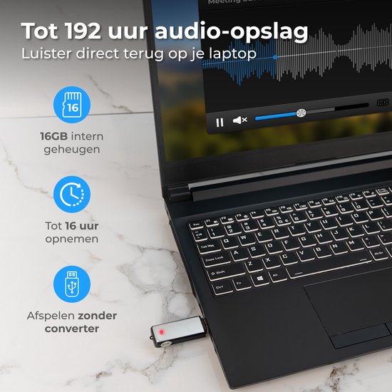 Zilverkleurige usb-stick met '16GB intern geheugen' en opnametijd van 16 uur, speelt af zonder converter.