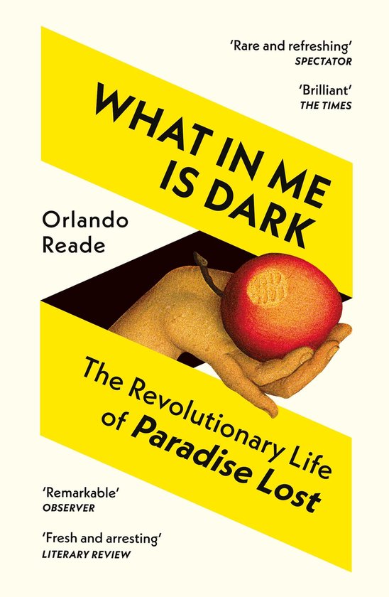 Boekomslag van 'What in Me Is Dark' met de tekst 'Orlando Reade' en een hand die een rode appel vasthoudt op een gele achtergrond.