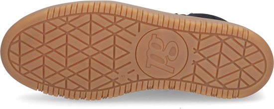 Zool van bruin rubber met ruitpatroon en logo, onder een zwarte hoge sneaker.