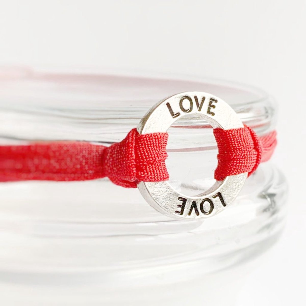 SportPresent® -Armband - Love - Kleur - Elastiek - Hanger - Love - Liefde - Rood - Sport - Verstelbaar - Sportsieraad - Sieraden - Sportsieraden