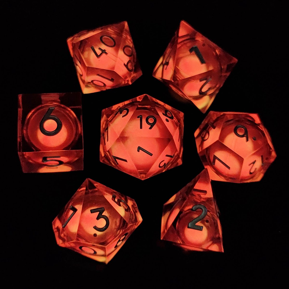 Joya Dice® Polydice Dobbelsteen set geschikt voor rollenspellen zoals Dungeons and Dragons D&D DnD | Dobbelstenen Set | Dice set | Resin 7 stuks set | Incl Luxe Opbergdoos | Glow in the Dark | Luminous Blossom Glow