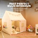 Beige speeltent in een kamer met speelgoedmand en schommelstoel. Tekst: PAST PERFECT BIJ JE INTERIEUR.