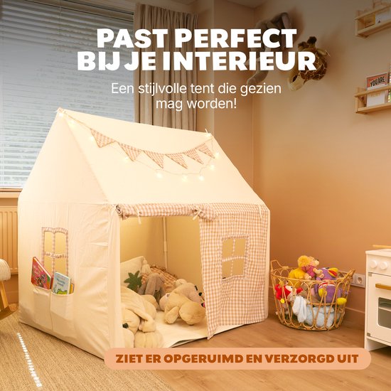 Beige speeltent in een kamer met speelgoedmand en schommelstoel. Tekst: PAST PERFECT BIJ JE INTERIEUR.