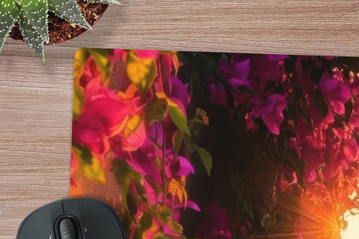 Muismat XXL 90x60 cm - Bureau onderlegger - Bureau mat Colosseum - Rome - Roze Bloemen - Bureaumat - Gaming mousepad xl - Bureaulegger groot - Computer deskmat