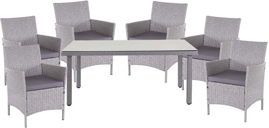 Grijze polyrotan tuinset met zes stoelen met antracietgrijze kussens rond een tafel met glazen blad.