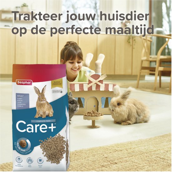 Zak Beaphar Care+ konijnenvoer met een meisje en konijnen op de achtergrond.