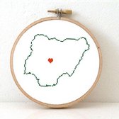 Nigeria borduurpakket  - geprint telpatroon om een kaart van Nigeria te borduren met een hart voor Abuja  - geschikt voor een beginner