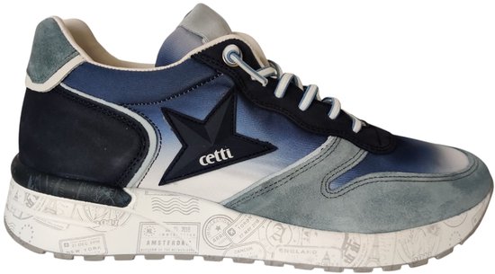 Blauwe leren sneaker met een gradiëntprint, ster-logo en tekst op de zool.