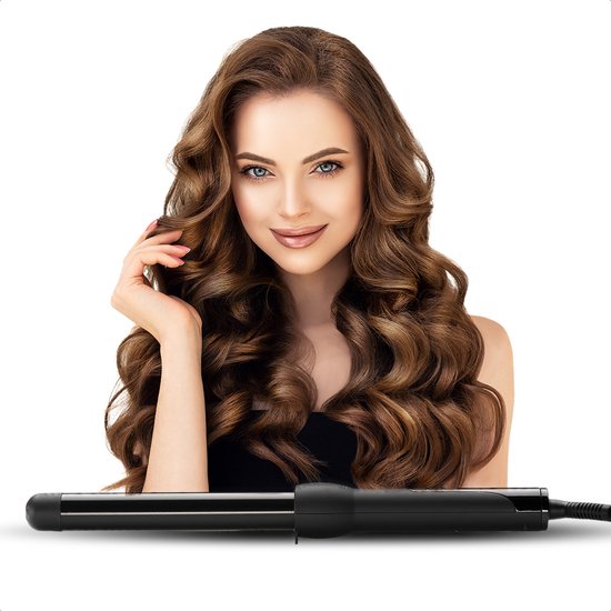 Model met lang, golvend bruin haar en een zwarte Max Pro twist krultang.