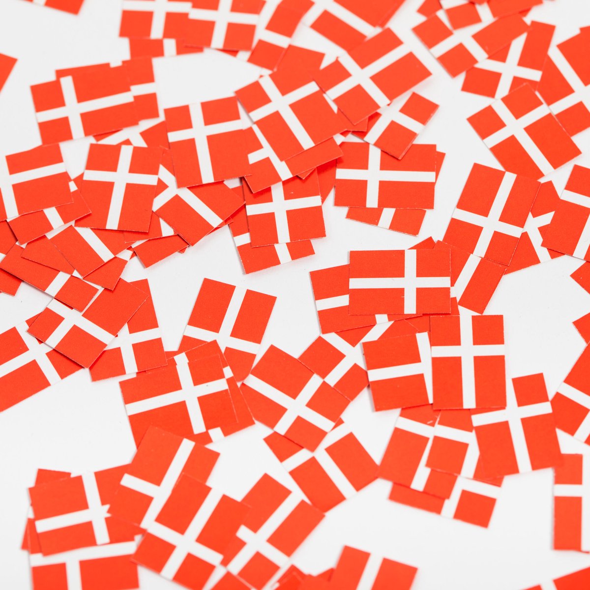 900 stuks Tafel confetti papier Denemarken - Hapjes Cocktail Tapas Zomer Terras EK WK Voetbal Decoratie Tafelconfetti