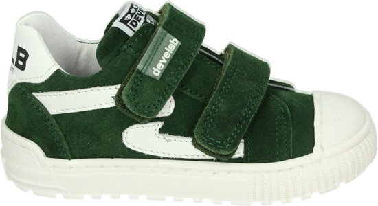 Groene Develab sneaker met witte strepen en klittenbandsluiting. Zwarte achterkant met 'DV' logo.