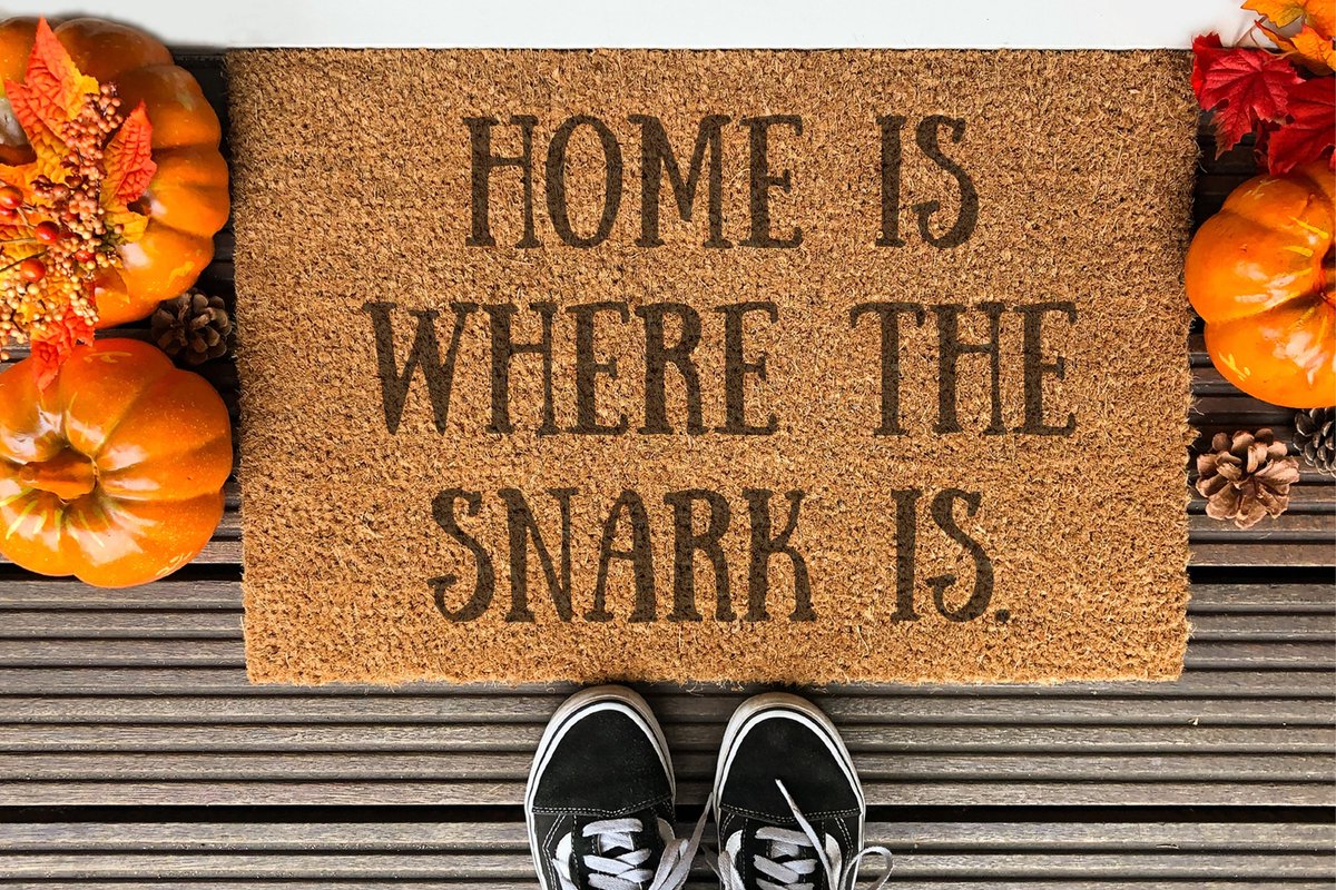 Laser Point Home Is Where The Snark Is | 60x40 cm | Nieuwe huis cadeau | Ingangsmat | Deurmat met stijl | Verhuizing cadeau | Praktisch & trendy | Perfect voor binnenkomst | Cadeau voor nieuwe woning Bruin | Zwart (Gravering 60x40)
