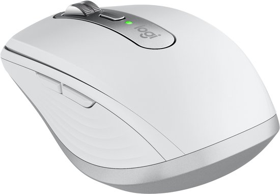 Een lichtgrijze Logitech MX Anywhere 3S draadloze muis met zilveren accenten en een verlicht groen Logitech-logo.