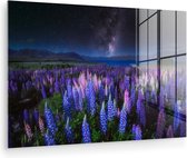 MuchoWow® Glasschilderij 120x80 cm - Schilderij acrylglas - Bloemen - Nacht - Lupine - Sterrenhemel - Paars - Natuur - Foto op glas - Muurdecoratie woonkamer - Wanddecoratie slaapkamer - Schilderijen