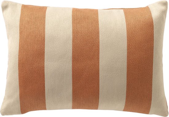 Coussin décoratif rectangulaire à rayures verticales orange et beige.