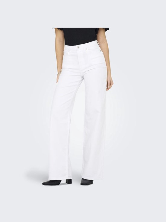 Hoge taille wide-leg jeans in het wit, gedragen door een model.