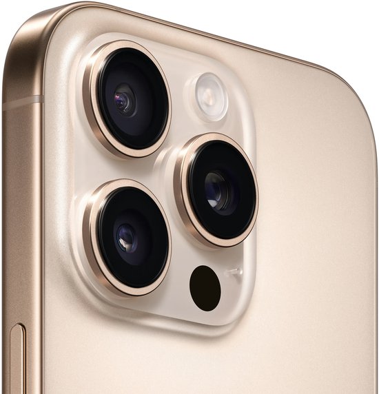 Close-up van de gouden iPhone camera-opstelling met drie lenzen.