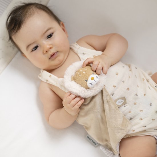 Nattou FLO, ERNEST & OLI Mini Knuffeldoekje - Leeuw - 19 cm - Bruin van Nattou — afbeelding 2