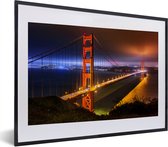 Fotolijst incl. Poster - De Golden Gate Bridge in de nacht verlicht - 40x30 cm - Posterlijst
