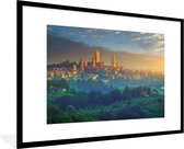 Fotolijst incl. Poster - Zonsopkomst boven San Gimignano bij Toscane in Italië - 90x60 cm - Posterlijst