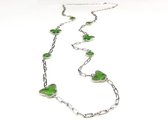 lange zilveren halsketting collier halssnoer gerhodineerd Model Vlinder en Bol met groene stenen