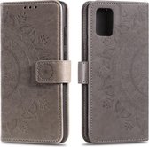 Voor Samsung Galaxy A71 5G Totem Bloem Reliëf Horizontale Flip TPU + PU lederen tas met houder & kaartsleuven & portemonnee (grijs)