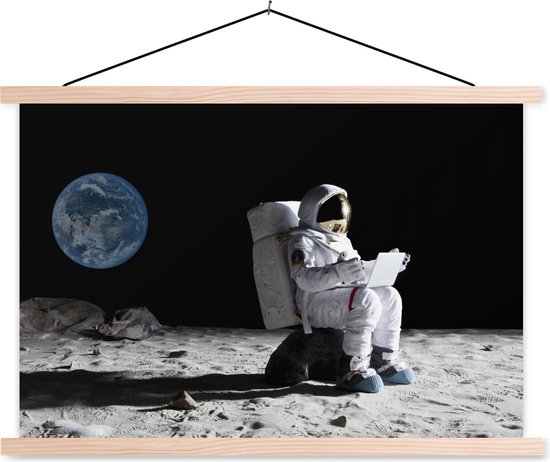 Posterhanger incl. Poster - Schoolplaat - Astronaut - Maan - Laptop - 150x100 cm - Blanke latten
