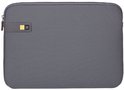 Grijze laptop sleeve van Case Logic, frontaal bekeken met logo en rits.