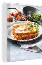 Une assiette de lasagne sur toile 2cm 60x80 cm - Tirage photo sur toile (Décoration murale salon / chambre)
